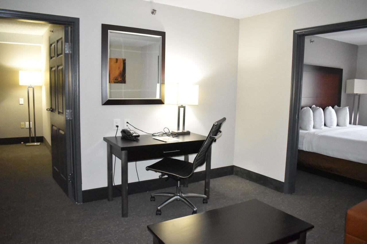 Wingate By Wyndham Atlanta Galleria/ Ballpark Hotel