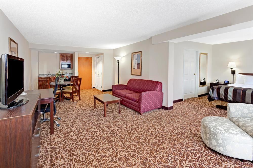 Wingate By Wyndham Atlanta Galleria/ Ballpark 2*