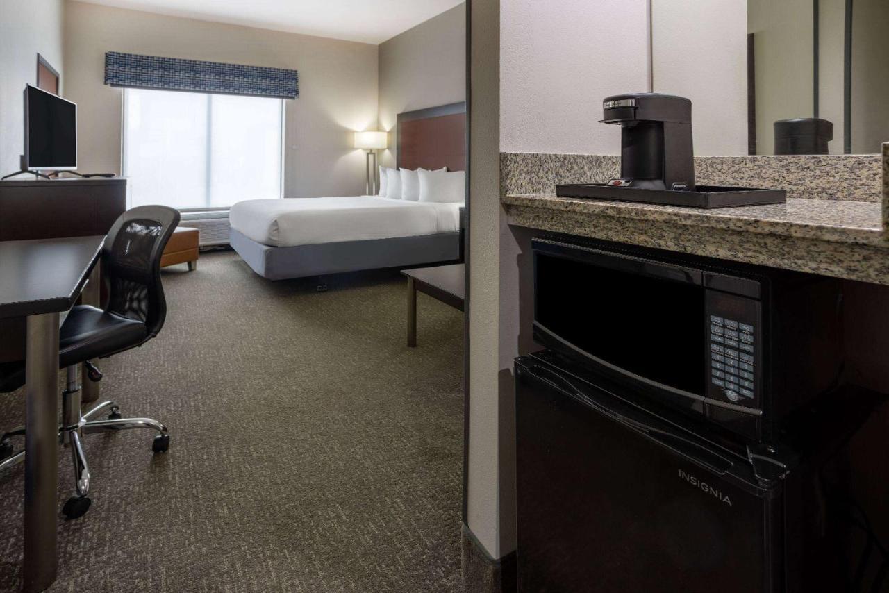 Wingate By Wyndham Atlanta Galleria/ Ballpark 2*