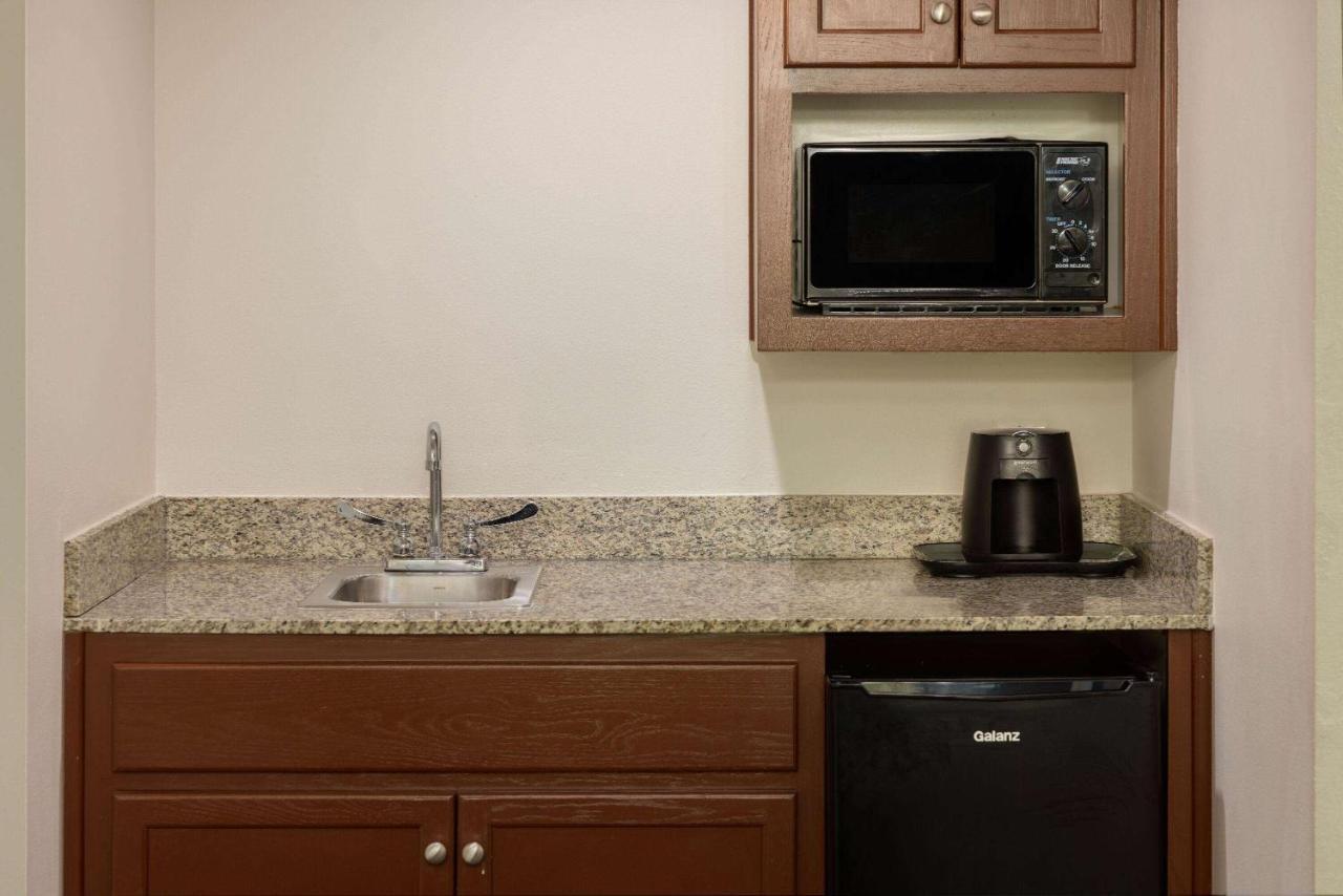 Hotel Wingate By Wyndham Atlanta Galleria/ Ballpark 2*