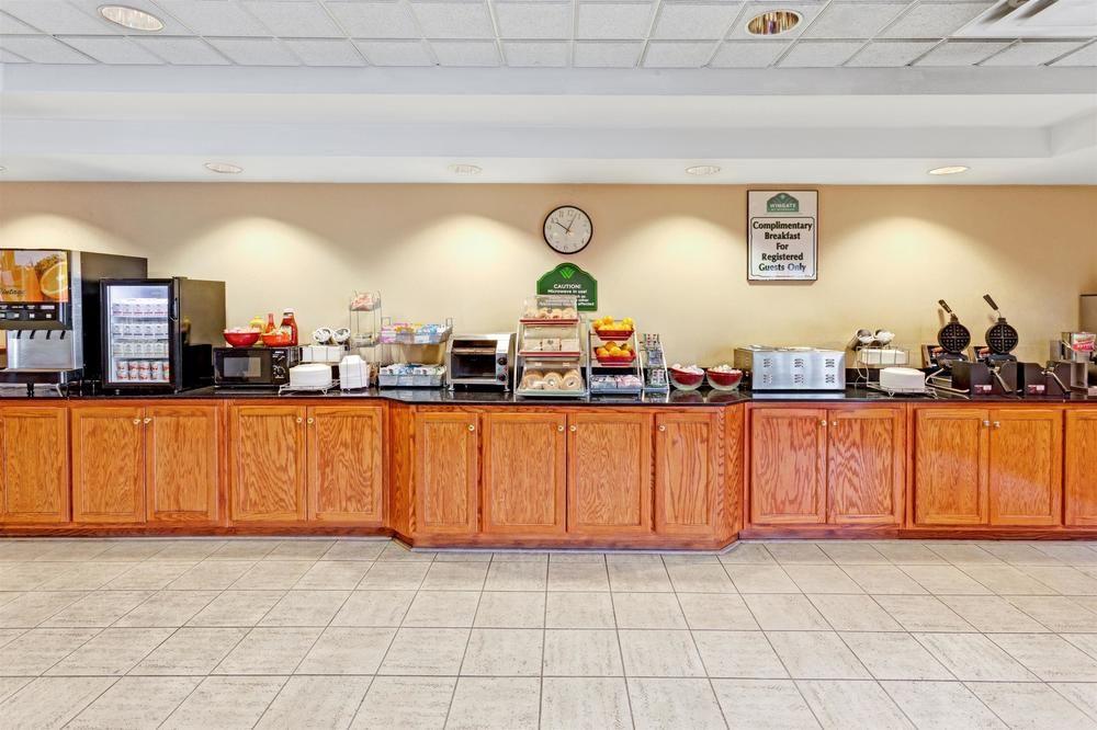 Hotel Wingate By Wyndham Atlanta Galleria/ Ballpark 2*